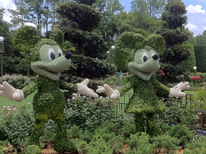 Disney's Magic Kingdom - Mickey & Minnie Mouse